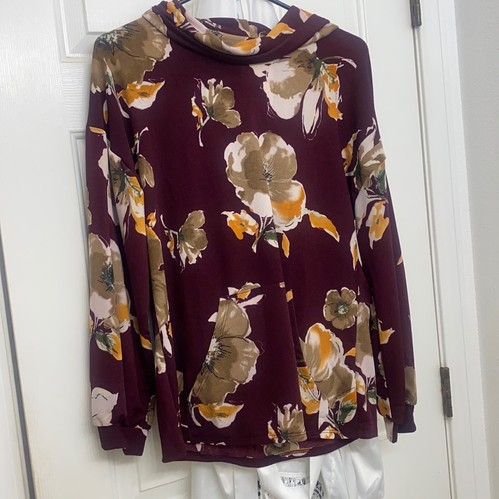 Andree by Unit top sz S, cowl-neck, wine floral